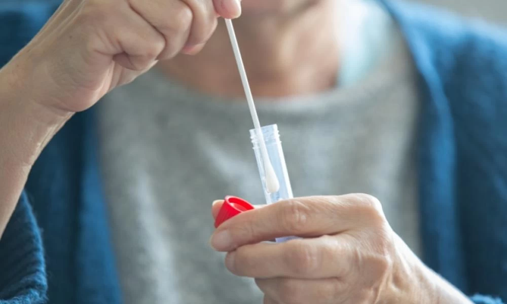 Αποσύρεται η διάταξη για τα rapid test εντός φαρμακείων